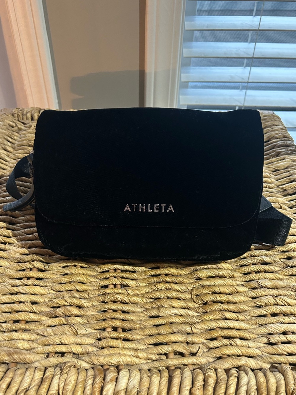 Athleta Revive Black Velvet Waist Bag Magnetic Closure